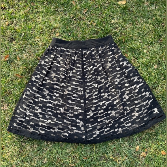 Trina Turk Amora Lace Swing Skirt - size 2 - Picture 4 of 4